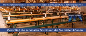 Breite Bierzelt-Tische rustikal dekoriert für Firmenjubiläum mit Jute-Tischläufer und grünen Sitzpolstern.