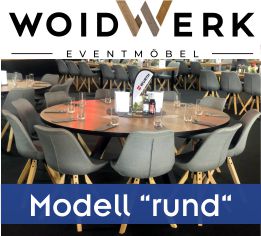 Exklusive runde WOIDWERK Mietmöbel mit grauen Design-Stühlen für Events und Firmenfeiern in Bayern.