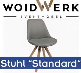 Bequemer WOIDWERK Mietmöbel Design-Stuhl in Hellgrau mit Holzbeinen für Events und Firmenfeiern in Bayern.