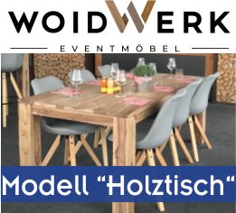Exklusive WOIDWERK Mietmöbel mit rustikalem Holztisch aus Massivholz und grauen Design-Stühlen für Events in Bayern.