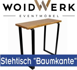 Exklusiver freigestellter WOIDWERK Mietmöbel Stehtisch aus Massivholz mit natürlicher Baumkante und schwarzen Metallbeinen für Events in Bayern.